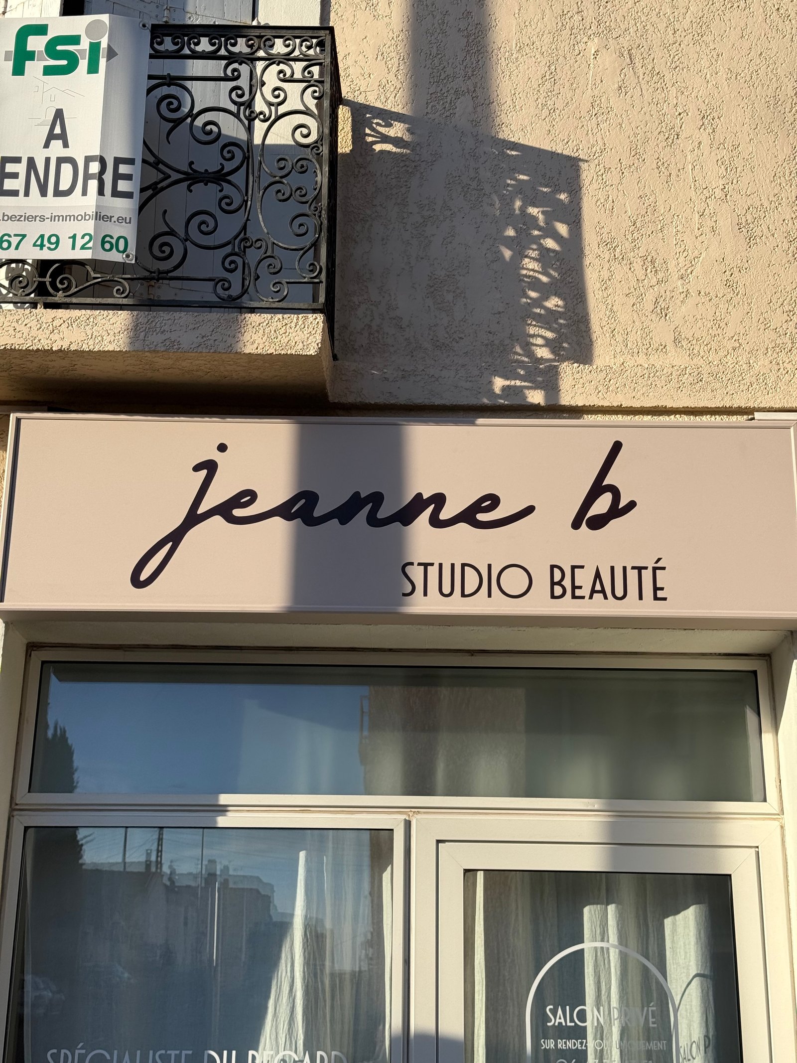Devanture Jeanne B Studio Beauté – Covering enseigne