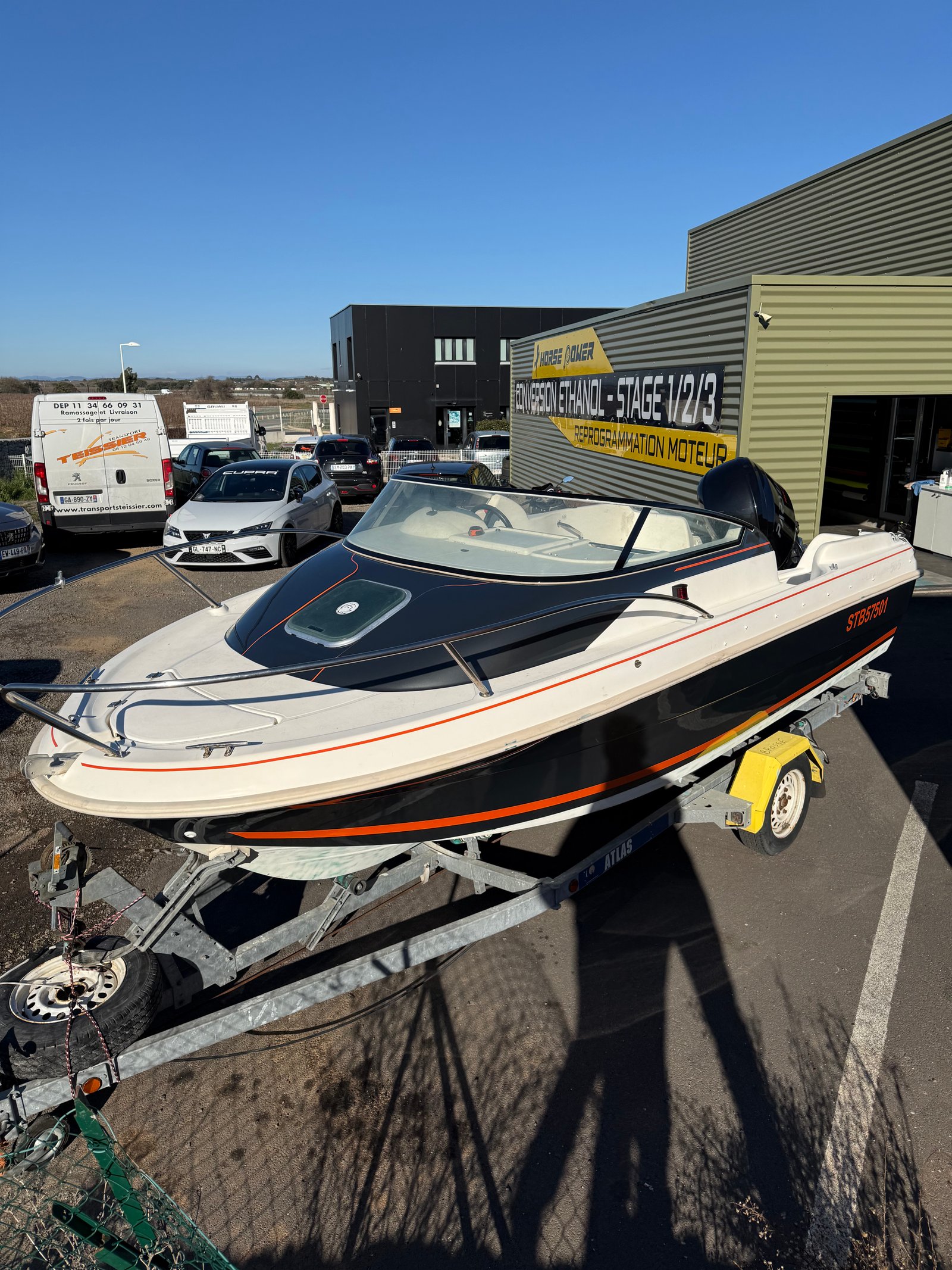 Bateau covering noir et orange