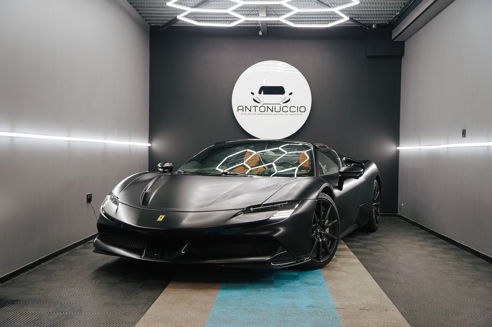 Ferrari SF90 noir mat covering
