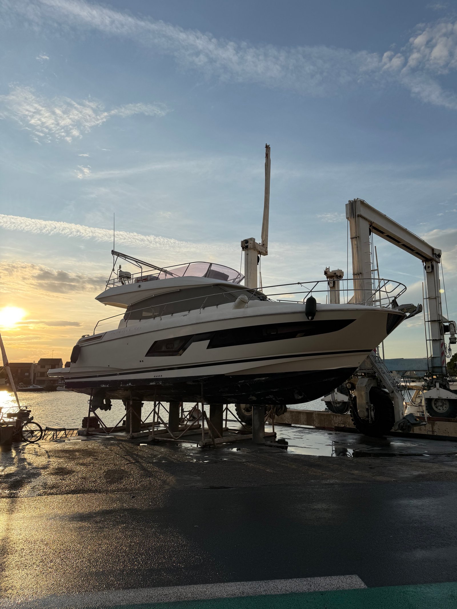 Prestige 590 covering coucher de soleil