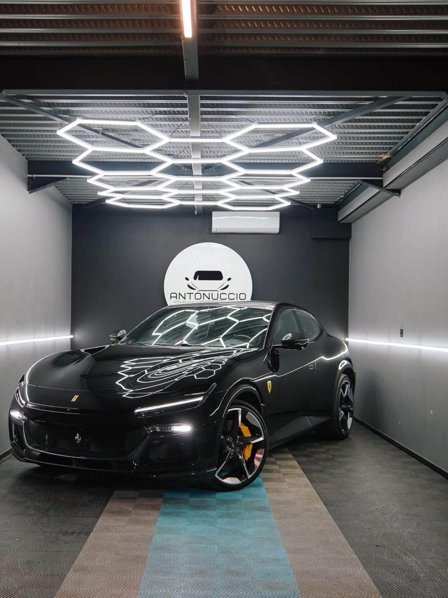 Ferrari Purosangue noir